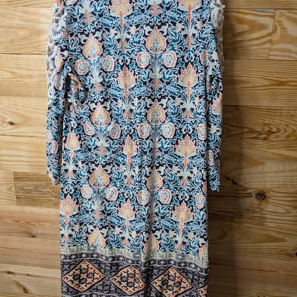 Tacera Multicolor Patterned Dress with Lace Sleeves - Picture 4 of 4